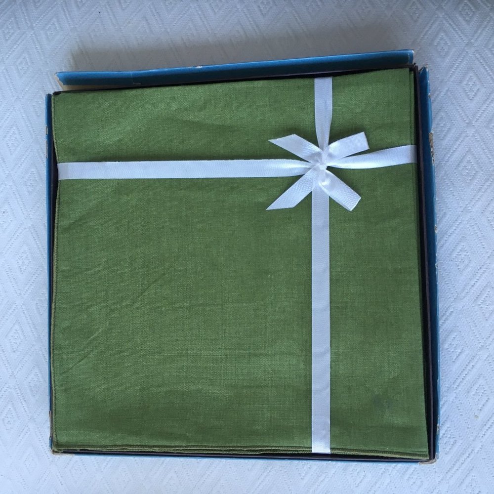 Quaker Lace Green linen napkins set of 12  one dozen new in box vintage NWT